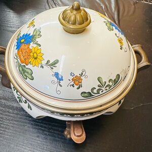 Vintage Floral Enamel Casserole Dish with Lid
